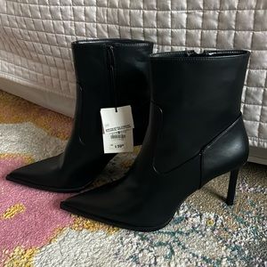 Zara pointy toe black booties size 39 new